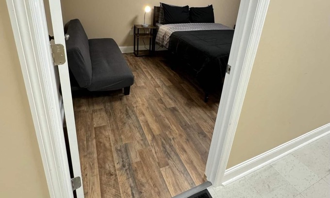 Glen Iris Apartment | New Bedroom with share bathroom
