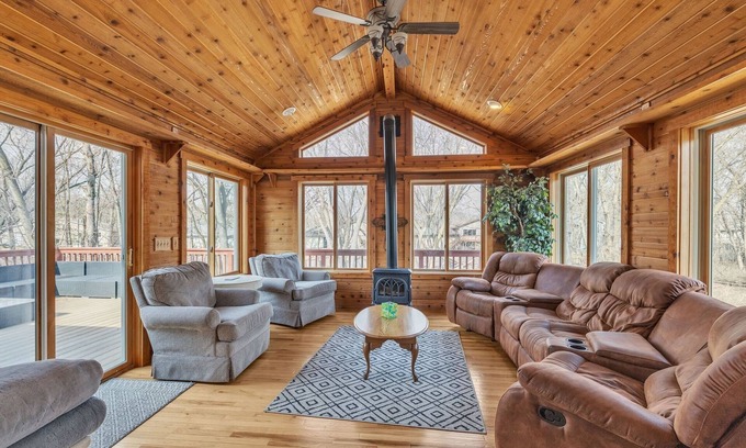 Andover House | NEW! Blaine 5BR Haven Hot Tub, Space & Fun