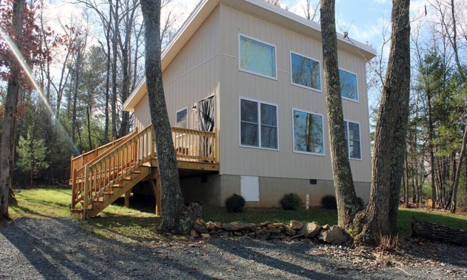 Floyd House | New! Blue Rock Escape by Buffalo Mtn Getaway