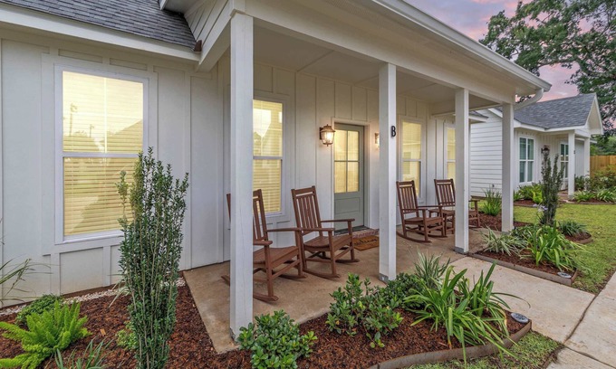 Youngsville House | New Breezy Cottage | King Bed | Mini-Golf + Park