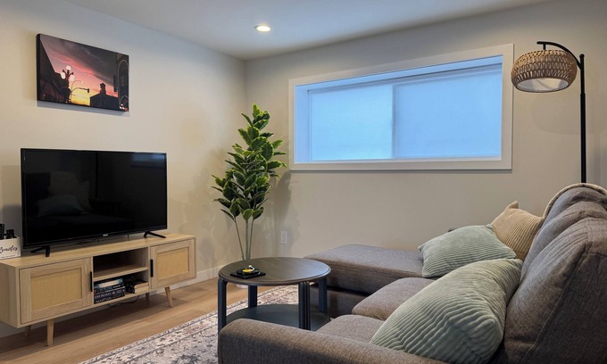 Saanich West Apartment | New! Bright 1BR Near VGH – Private, Central location, Pet Friendly