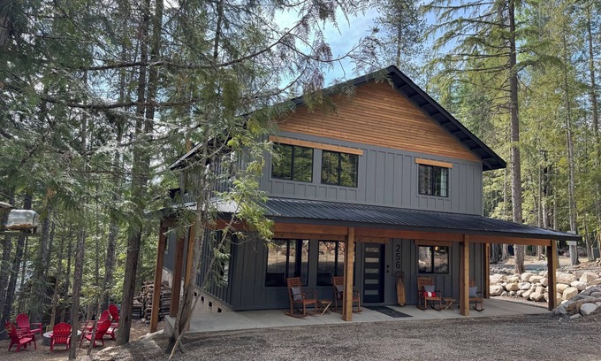 Nordman House | New build behind Elkins Resort on Priest Lake. Checks every box!