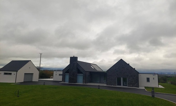 Dromore House | New build contemporary home - close to many golf courses