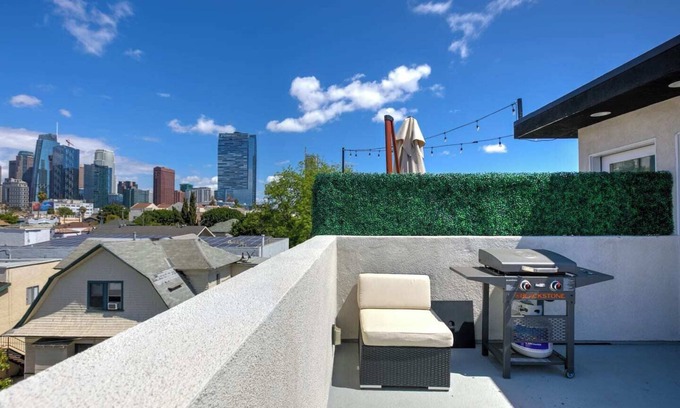 Pico-Union House | New build. Stylish furnishings near Downtown &Hollywood