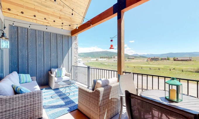 Grand Elk Ranch House | New-build townhome with panoramic mountain views & gas fireplace