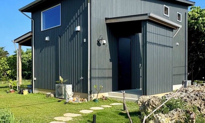 Ishigaki House | New built retreat for couples Beach just 3 min walk Mt.Mape view from garden