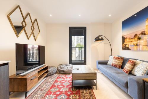 Tower Hill Apartment | New! Central 2BR Flat with Balcony in Whitechapel
