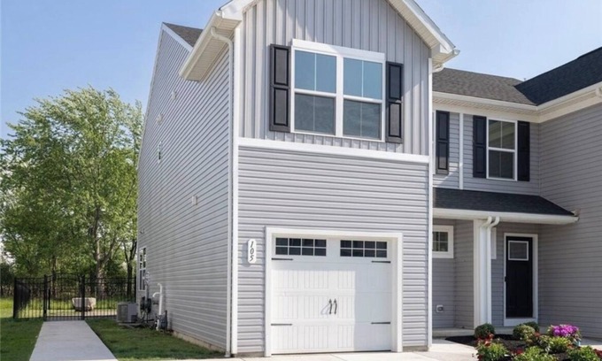 West Seneca House | New, central spacious stadium townhome in West Seneca. Fully furnished, WiFi, AC
