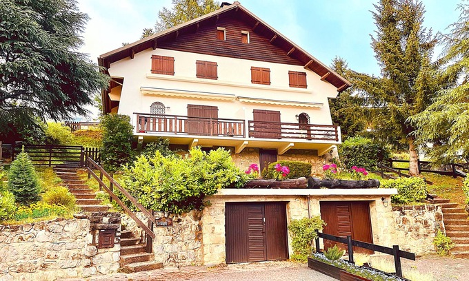 Peone Ski Chalet | NEW! CHALET WAPITI Warm mountain cocoon. Quiet Near the slopes