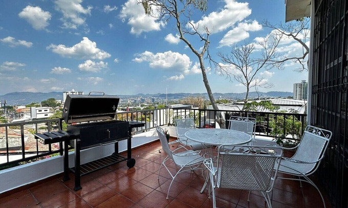 San Salvador House | [NEW] Charming 3-bedroom house with nice views of San Salvador