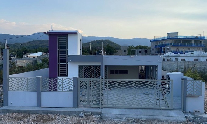 Barahona House | New construction luxury home with Bay views of the Southwest Beaches