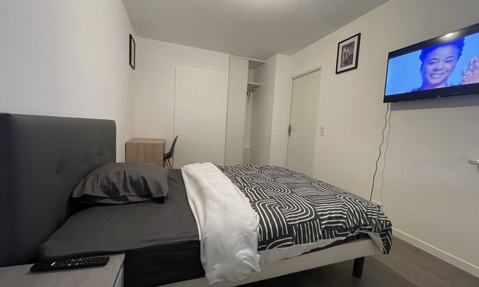 Villemomble Apartment | New cosy apartment with two bedrooms one bathroom and kitchen both full equiped