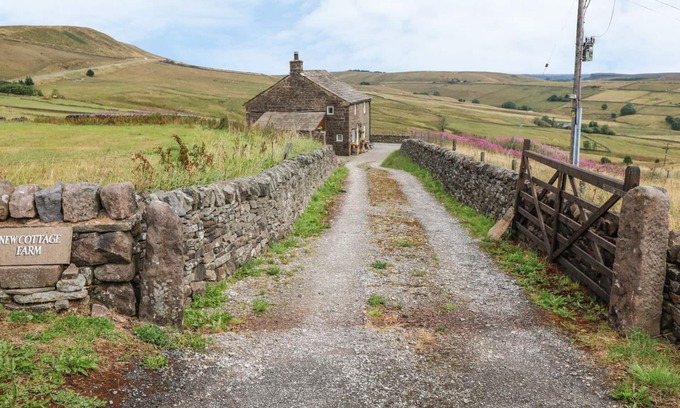 Longnor Cottage | NEW COTTAGE FARM, family friendly, with open fire in Buxton