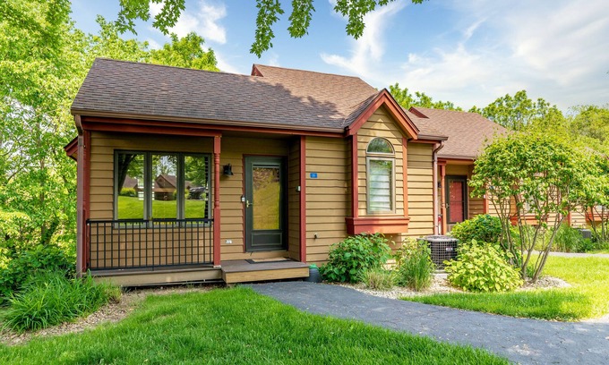 The Galena Territory House | New - Country Chic, Corner Unit, Dog Friendly - Only 12 Min to Downtown Galena