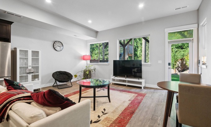 Sammamish Apartment | NEW! Cozy 1BR Retreat in Sammamish
