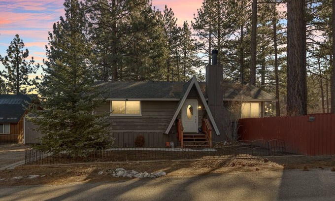 Big Bear House | *NEW* Cozy Beartime Story Cabin + BBQ + 2BR