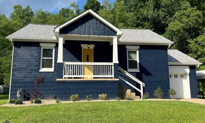 Nelsonville Cottage | New - Cozy Hocking Hills Cottage w Hot Tubnn