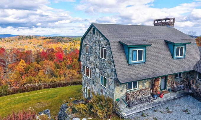 Windham House | New! Cozy private Chalet with incredible views, close to Mountains!