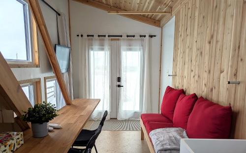 Bradford West Gwillimbury Other | NEW Cozy Tiny House Retreat on Peaceful Farm