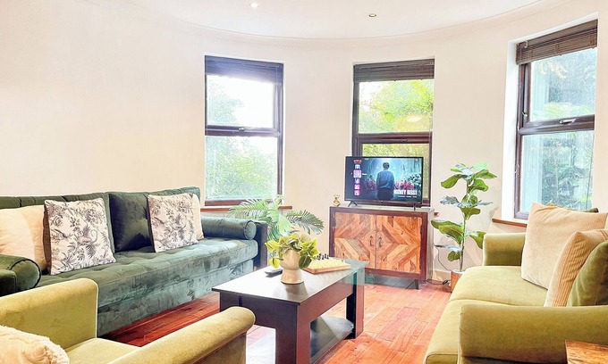 Crouch End Apartment | NEW Crouch End 4 Bed 3 Bath Home w/Balcony & FREE Parking near Alexandra Palace