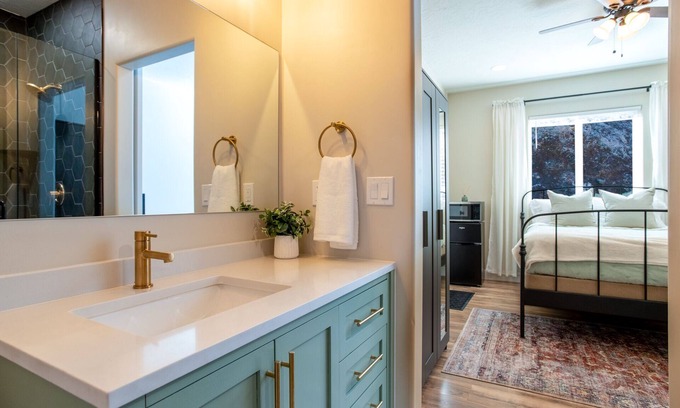 Hurricane Apartment | New Custom Suite Near Zion Park and Sand Hollow