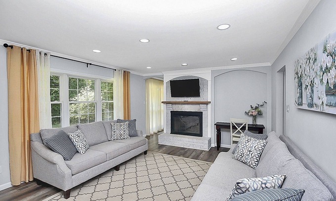 Matthews House | NEW! Designer Remodel w King Bed, Fast WiFi