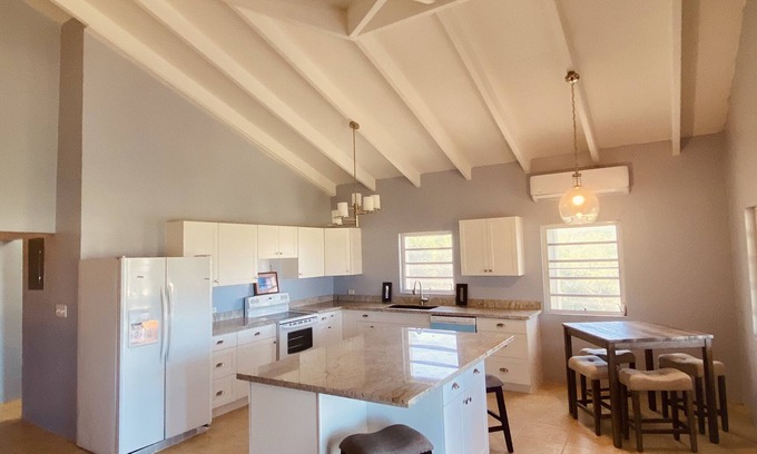 Cotton Valley House | New East End Villa with Stunning views- spacious, modern & Beautiful.