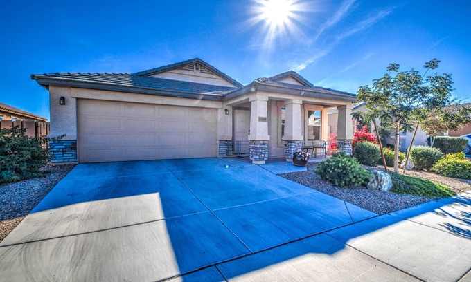 Sundance House | NEW! Executive Bungalow in West Valley Sleeps 8, weekly/monthly rates available