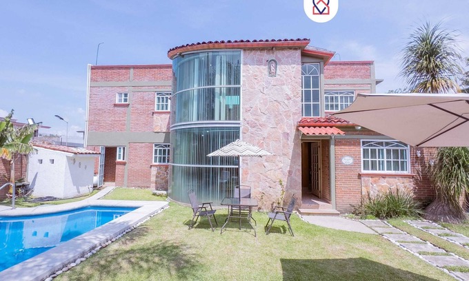 Cocoyoc House | New Family House in Cocoyoc: Pool & BBQ Area