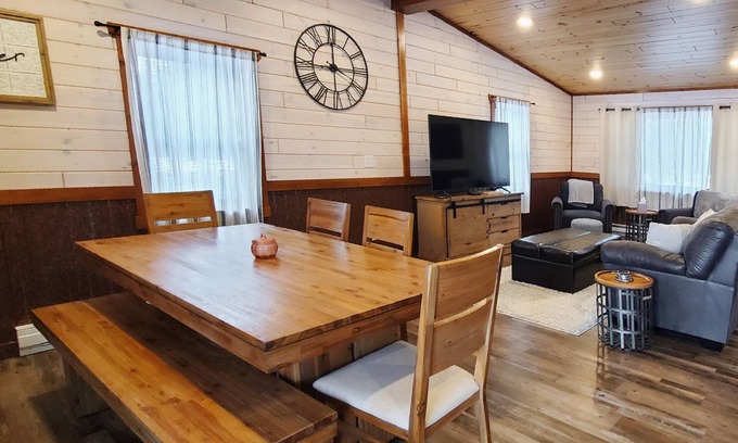 Seeley Lake House | New Farmhouse Chic Cabin - Minutes from Lakes, Rivers, & Recreation - Sleeps 6