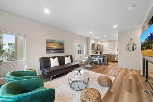 Anacortes House | New Fully Updated Condo 914 in Anacortes
