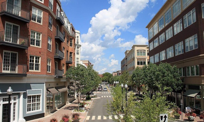Newington Apartment | New Furnished Apt in West Hartford w/Parking and Central AC