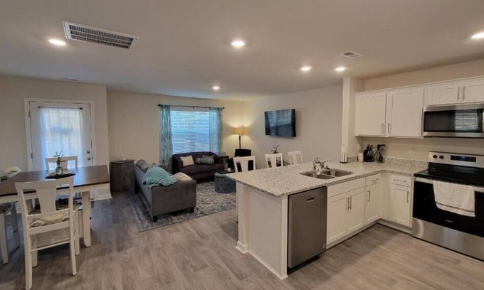 Carthage House | New Furnished Townhome Near Hospitals & Golf