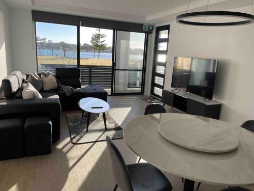 Mandurah Apartment | New ground floor 2 bed/2 bath Apartment Marina