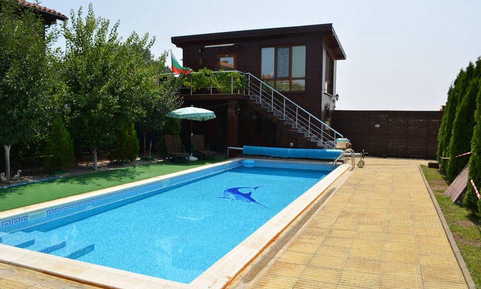 Gyulyovtsa House | New Guest House with swimming pool, 12 km away from sea resort Sunny Beach