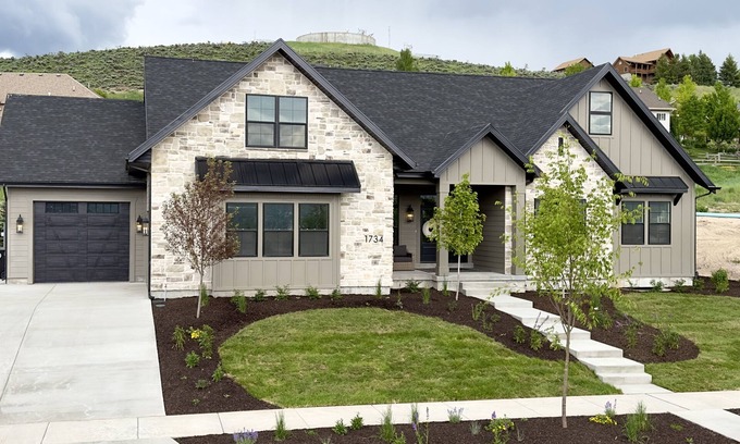 Heber House | New Heber home near Park City. 7brm/5.5ba with hot tub, pickleball, sleeps 18.