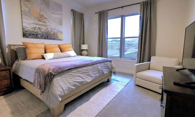 Mountain Green House | New Home- Vista Peak Villa | 3 Bed, 2 Bath
