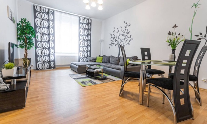 Nusle Apartment | New HotTub 🛁 Lovely Luxury Modern ➕ Drier | 12min ⇢ Center