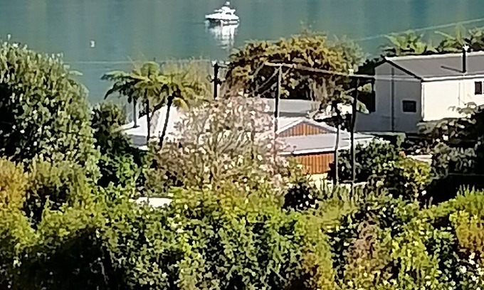 Mahau Sound House | New house, lovely sounds view, good access/parking, mooring. Easy beach access
