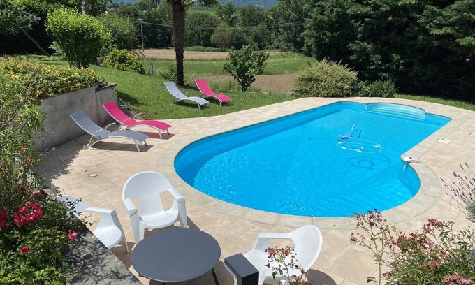 Chateauneuf Apartment | New independent 2-bedroom T3 with swimming pool