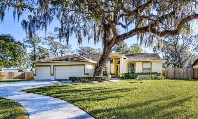 East County Civic Group House | New Inside, Large family home! Furnished w/utils, stay 1-6 months.