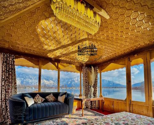 Nagin Bagh Hotel | New Jacquline Houseboats