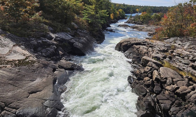 Georgian Bay House | New Lake Front Cottage at Muskoka 15 Min. from Mount St. Louis Ski Resort!