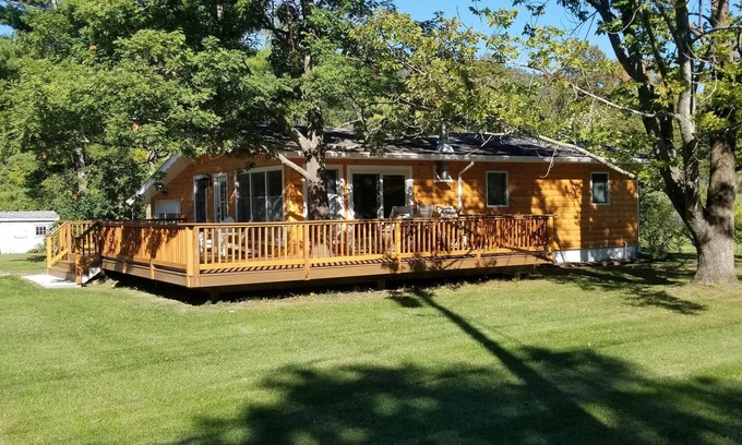 Silver Bay Cottage | New Lakeside Cottage 5 minutes from great hiking with large deck and lake view