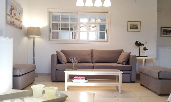 Kalamata Apartment | New, large apartm. with private garden, 3' to the sea and 5' to the city centre