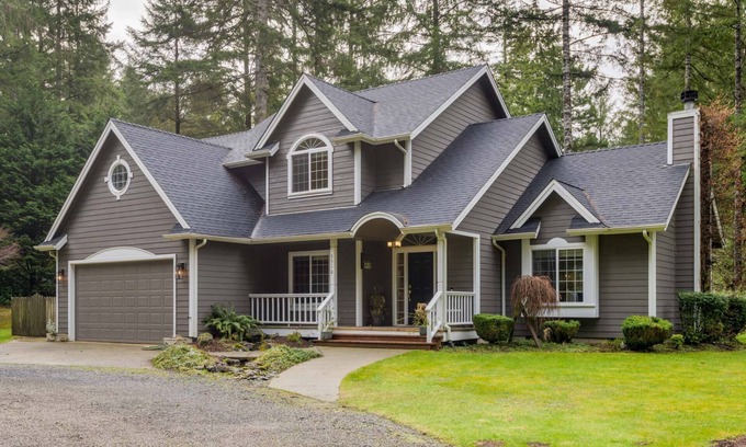 Dunes City House | New Listing! Beautiful well appointed Woahink lake area home w/gas grill and fire pit