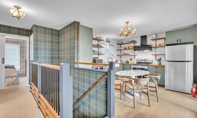Warren Condo | New Listing! Cozy Sugarbush Base 2 bedroom 2 bath duplex Ski Condo- 880 sq ft