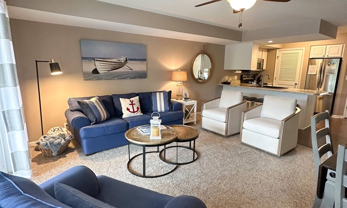 Lakeland Condo | NEW LISTING *Lakefront* Sleeps 6* Pool*
