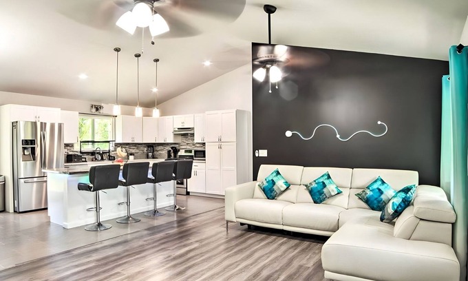 Keaau House | NEW LISTING! Luxury Hawaii Getaway: Close to Beach & Ocean by RedAwning