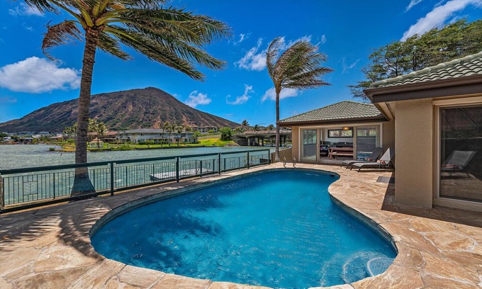 Hawaii Kai House | New Listing! Marina-front Home Near the Ocean w/Private Pool & AC: Nani Wai
